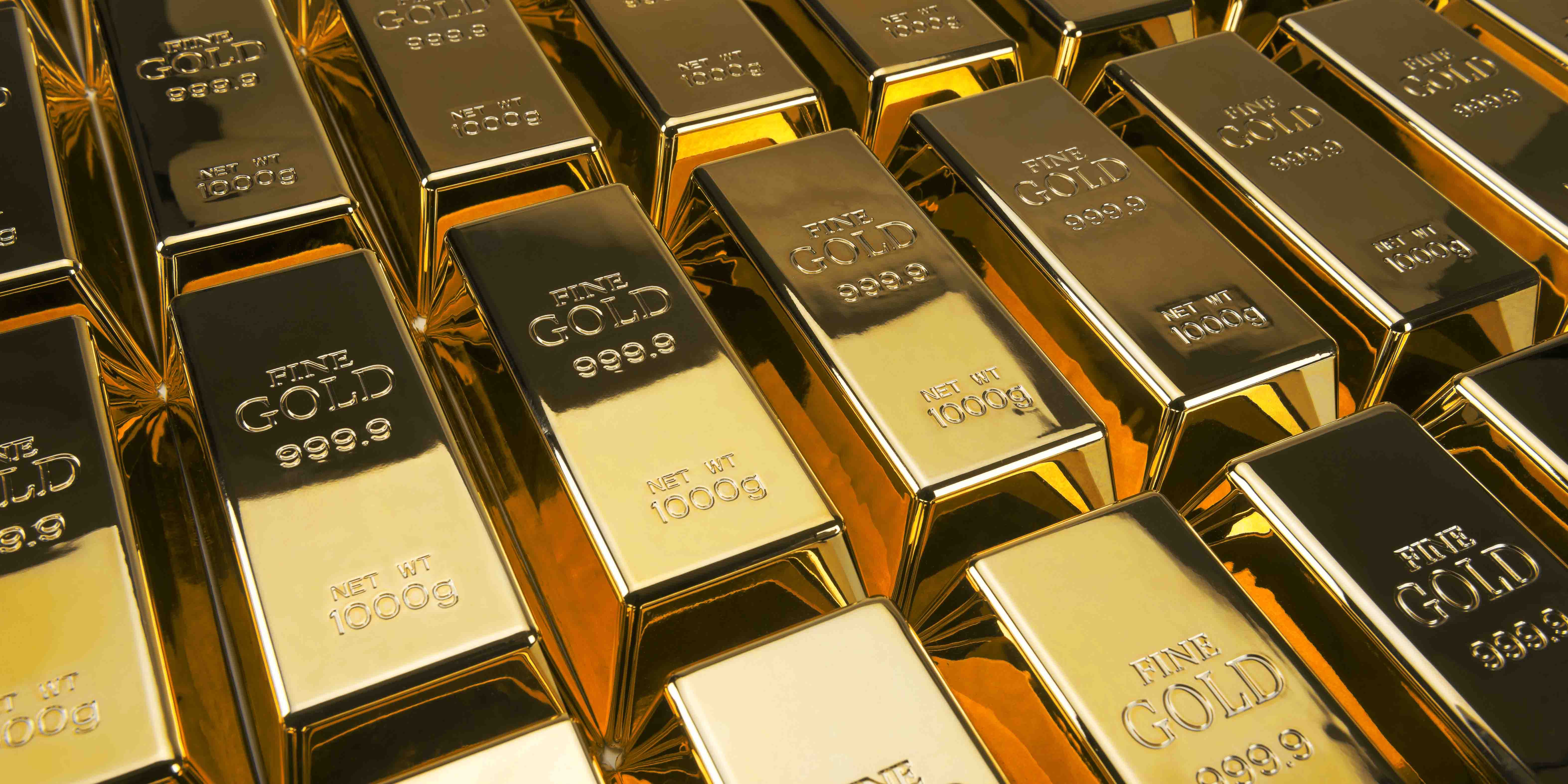 IL LUSSO PERDE SMALTO, L’ORO NE ACQUISTA IL LUSSO PERDE SMALTO, L’ORO NE ACQUISTA