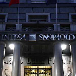 Azioni Intesa Sanpaolo: dopo i massimi storici previsioni e opportunità