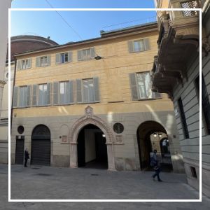 C'era una volta Mediobanca. In Italia è tornata la Dolce Vita a vedere l'effervescenza nel settore bancario. Il tesoro conteso? Il risparmio degli italiani. È qui la festa.