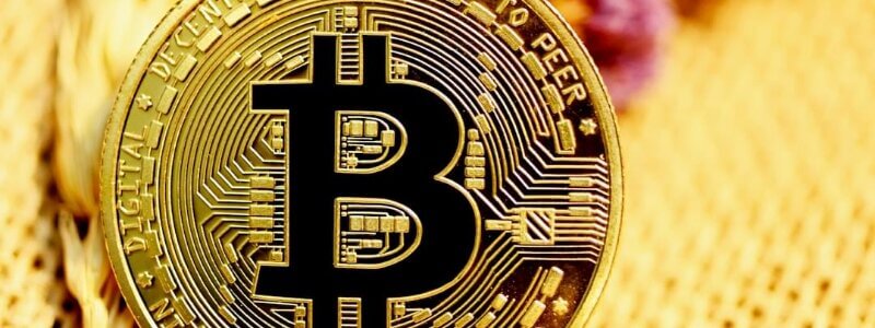 Investire in Bitcoin: i rischi, i pro e i contro dell’asset del momento